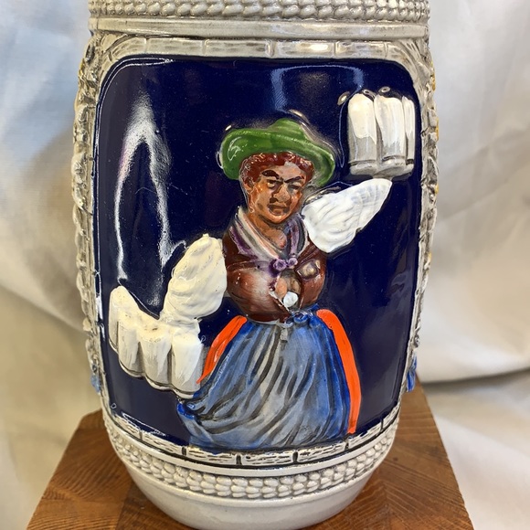 Handmade vintage beer/beir stein w/lid in EC - Picture 10 of 16